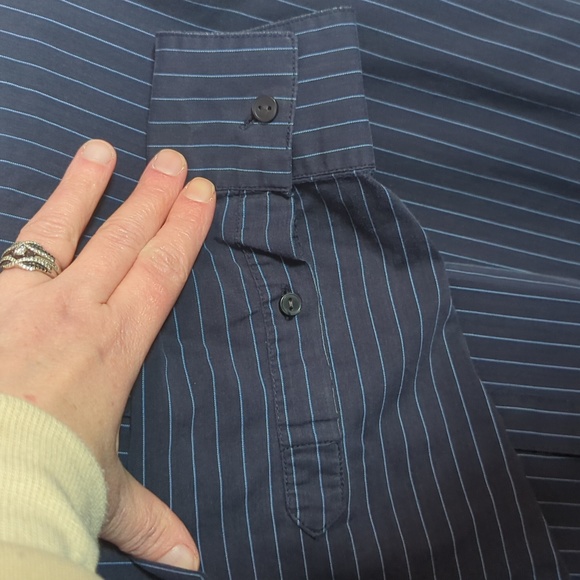 VanHeusen Studio men's slim fit long sleeve button up shirt. EUC. - Picture 3 of 4